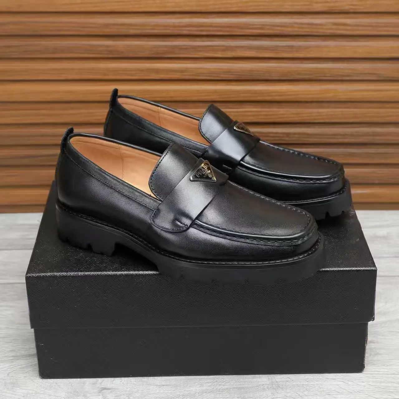 Men's shoes 💰540 💰💰🎩🎩【Prada】Counter 1:1⬆️original reproduction, absolute quality🆗original outsole, high-quality imported rubber, wear-resistant and non-slip, never degummed, upper material: imported first-layer cowhide➕anti-slip foam outsole, official website material, inner material: water-dyed leather lining, 6 colors available! Code number 38-45